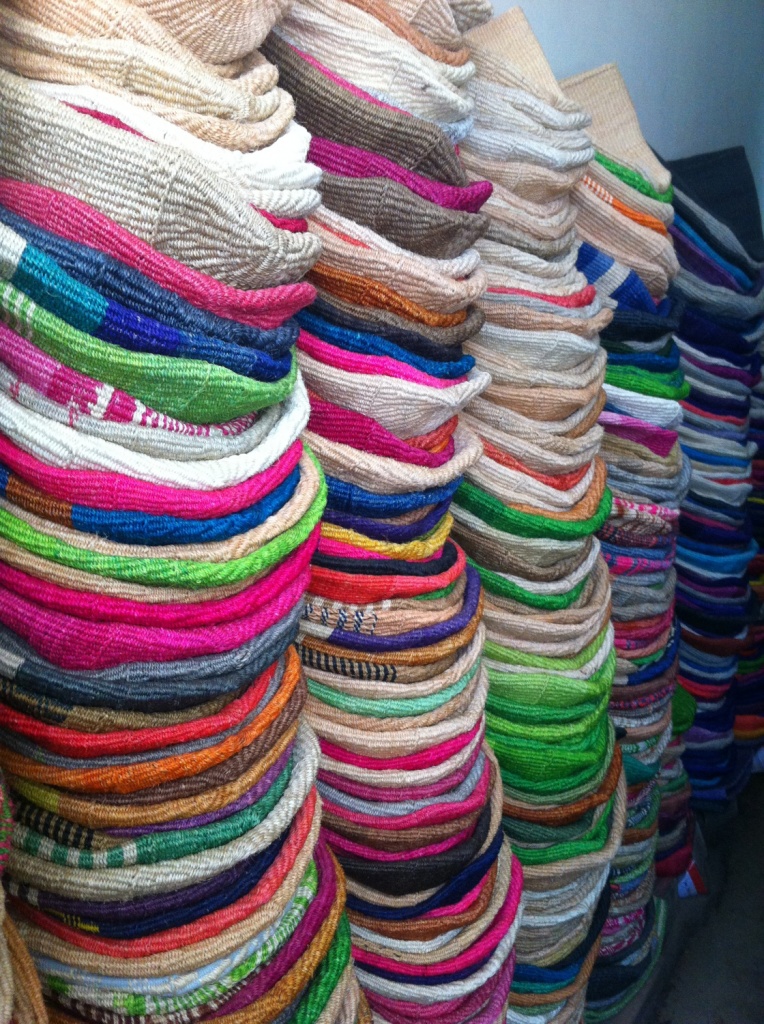 Kurver av Sisal fibre som blir til vesker og andre lekre ting i alle mulige farger og størrelser.