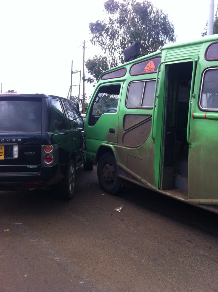 En helt vanlig dag i trafikken i Nairobi....
